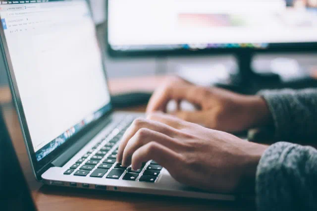 Albanian and English websites: when you need both