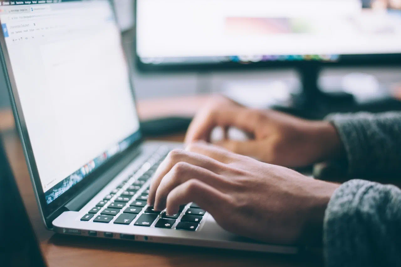 Albanian and English websites: when you need both